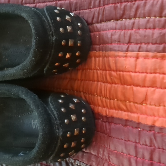 MINNETONKA* black suede leather moccasin flats stud detailing rubber sole 9.5 - Picture 5 of 12